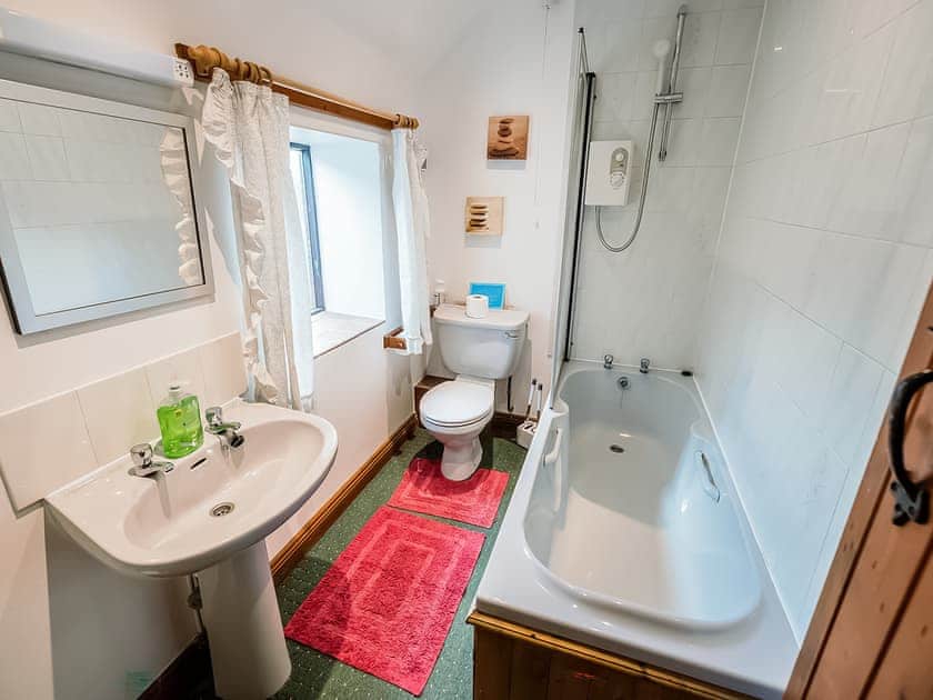 Bathroom | Cedar Cottage - Broadhurst Farm Holiday Cottages, Waterhouses