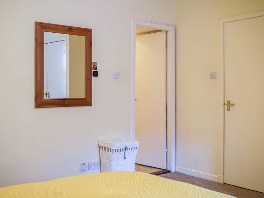 King bedroom  | Gushat Cottage, Strathtay, near Aberfeldy