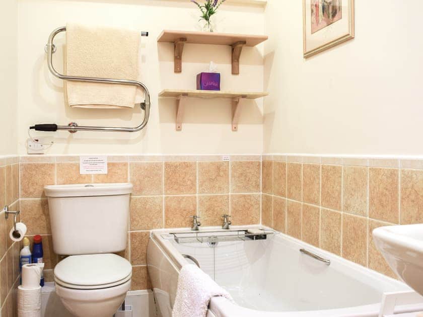 King En-suite  | Gushat Cottage, Strathtay, near Aberfeldy