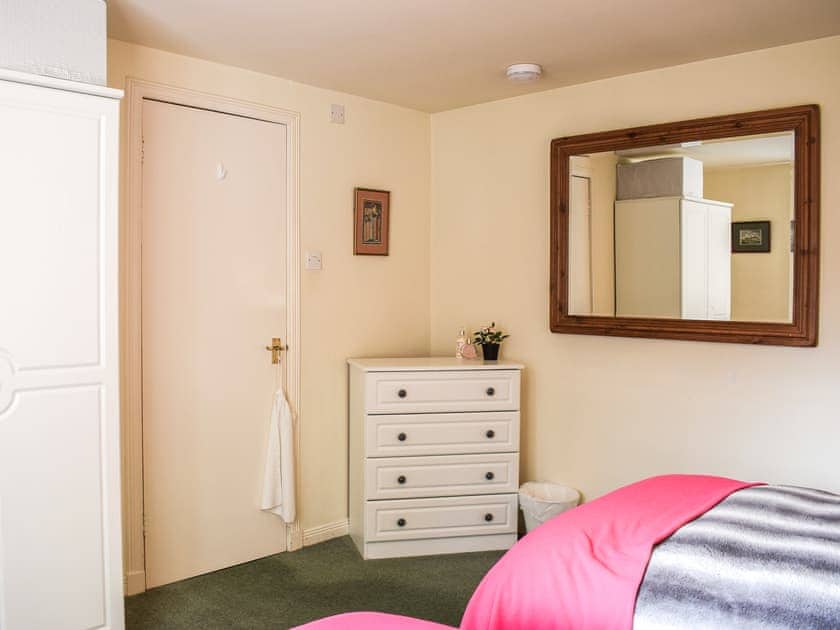 Twin bedroom | Gushat Cottage, Strathtay, near Aberfeldy