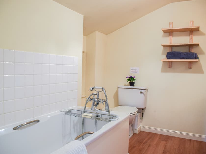 Double bathroom  | Gushat Cottage, Strathtay, near Aberfeldy
