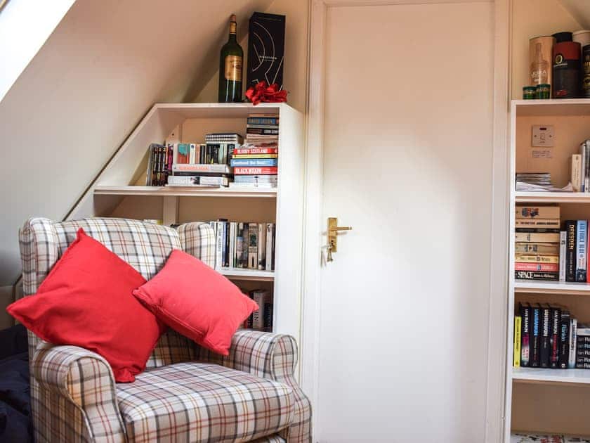 Library | Gushat Cottage, Strathtay, near Aberfeldy