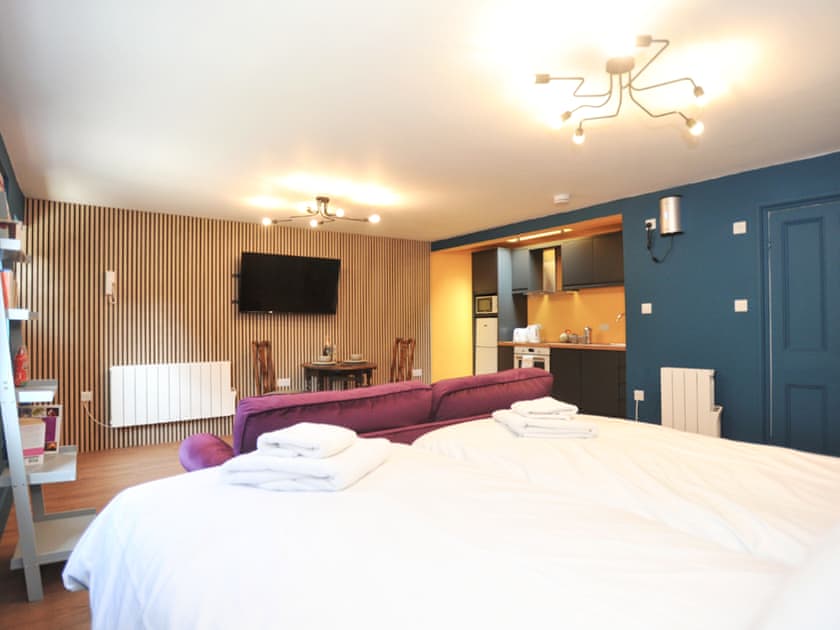 Bedroom | Beale Apartment - Beechurst Apartments, Cheltenham