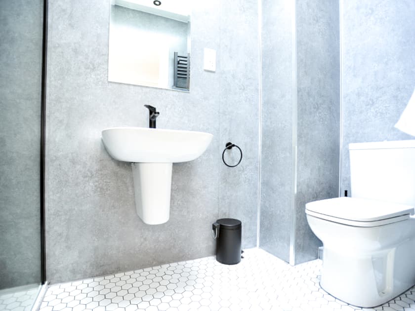 Shower room | Beale Apartment - Beechurst Apartments, Cheltenham