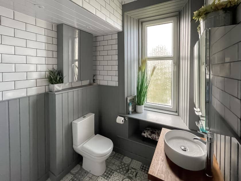 Shower room | Osborne Place, All Isle of Bute