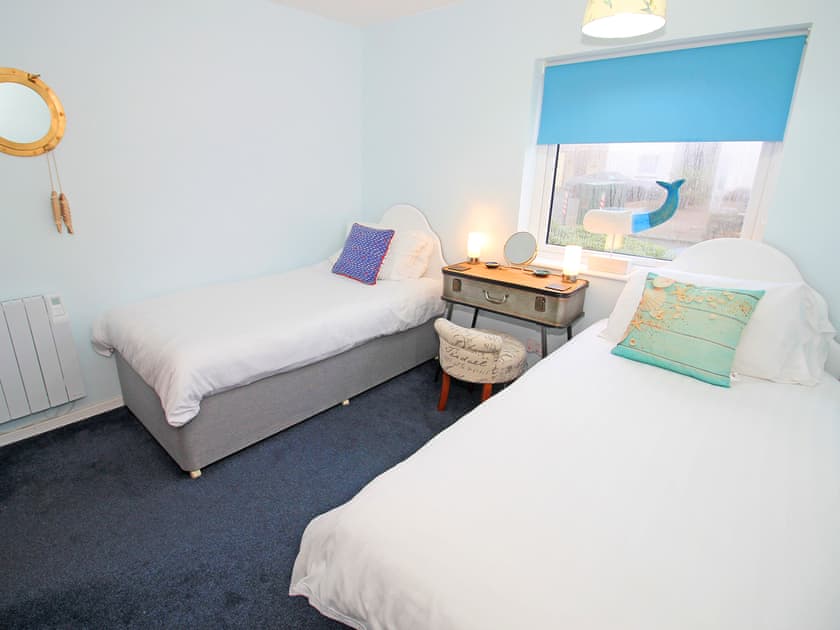 Twin bedroom | The Moorings Apartment, Porthmadog