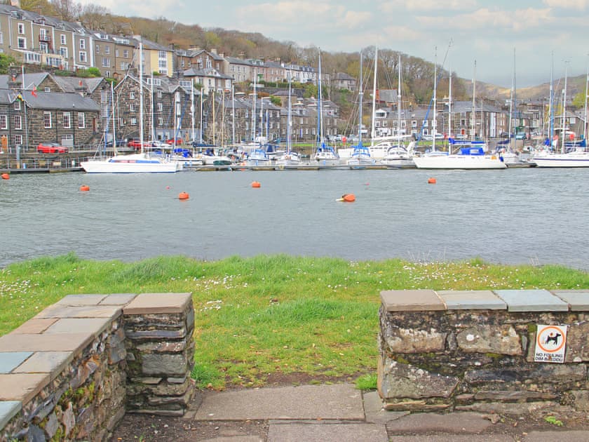 Surrounding area | The Moorings Apartment, Porthmadog