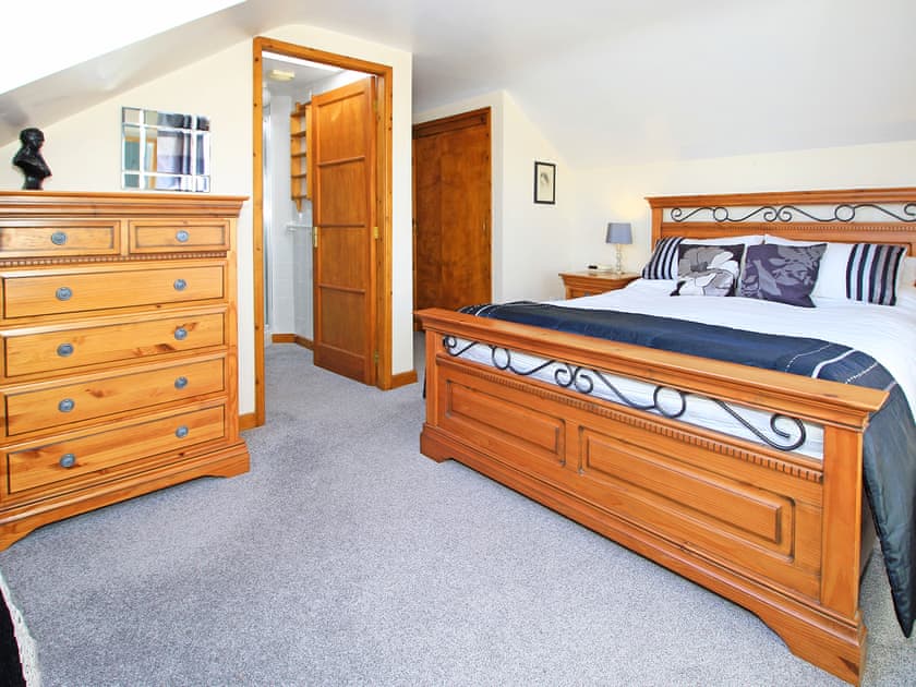 Family bedroom (1st Floor)  | Artist’s Cottage, Minffordd