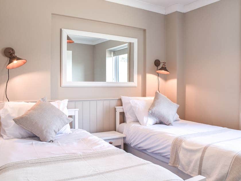 Twin bedroom | Meadow Cottage - Gowerton Cottages, Gowerton, near Swansea