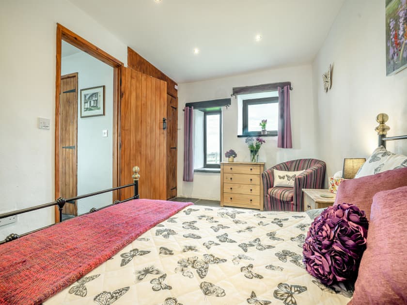 Double bedroom | Gwarffynnon Barn, Llanon, near Aberystwyth