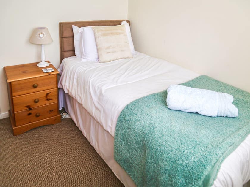 Single bedroom | Needles and Winds, Freshwater