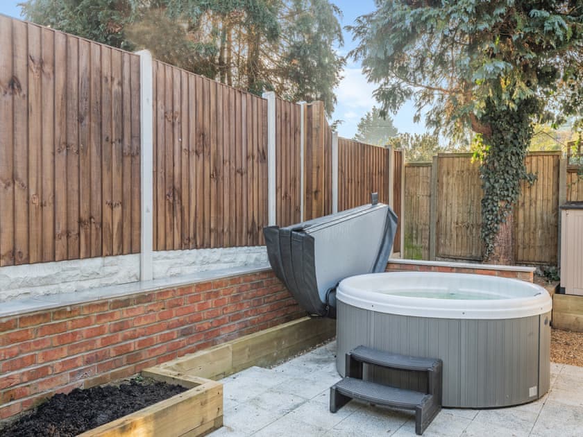 Hot tub | High Garden, Burgh Castle