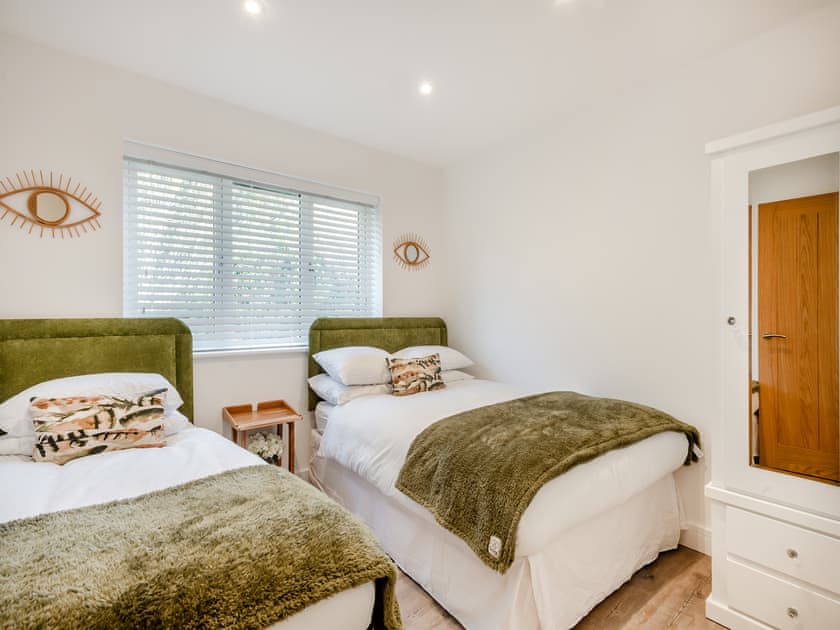 Twin bedroom | High Garden, Burgh Castle