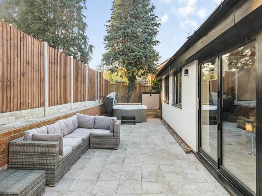 Outdoor area | High Garden, Burgh Castle