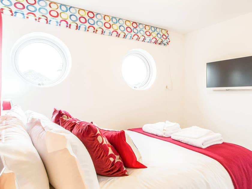 Double bedroom | Apartment 6 - Alum Chine, Westbourne, near Bournemouth