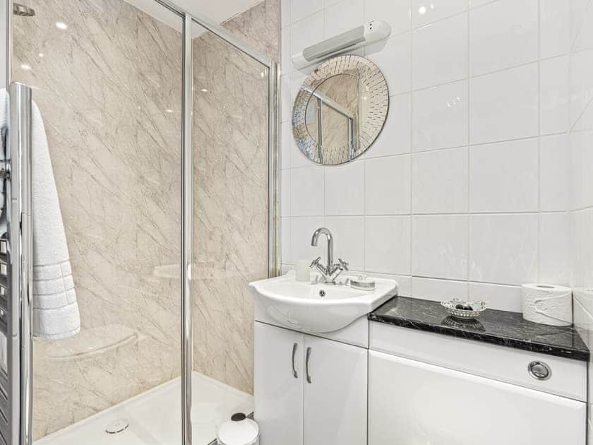 Kingsize Bedroom En-suite  | Cosy Cottage, Lyndhurst