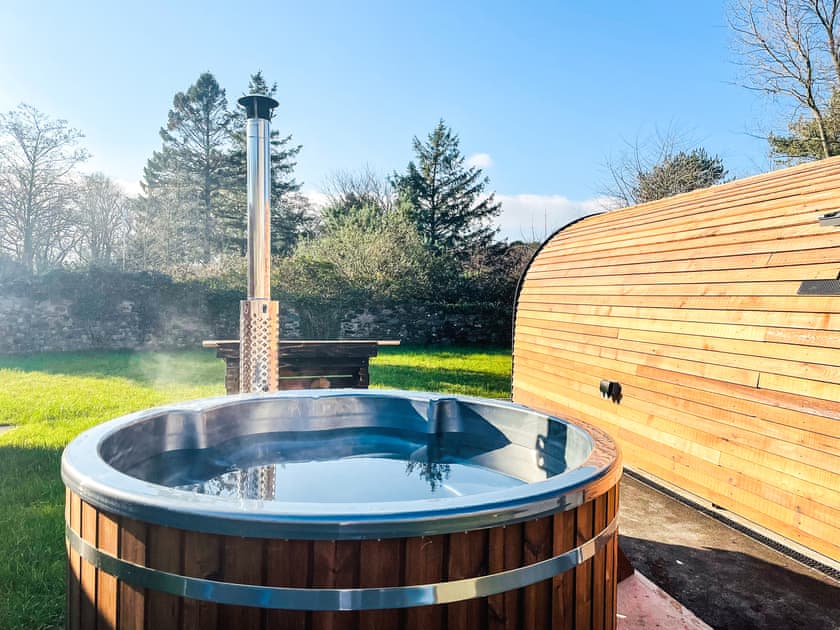 Hot tub | Mite - Ravenglass Walled Garden Glamping and Cottages, Ravenglass