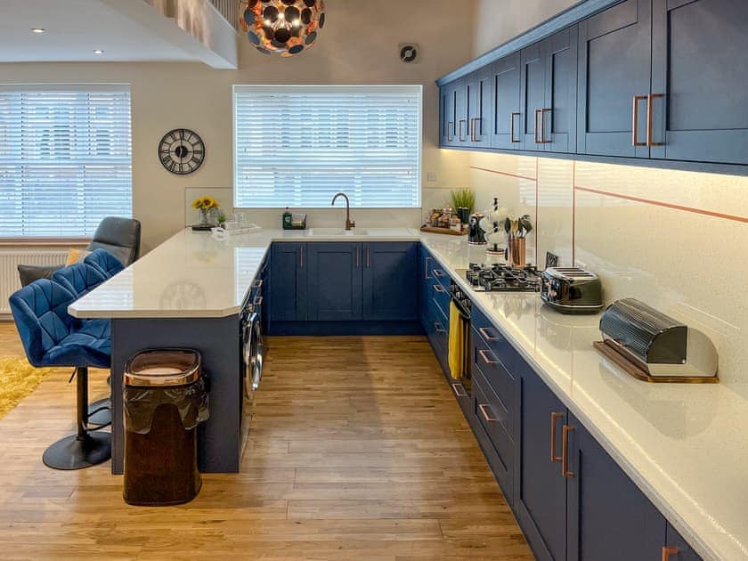 Spacious kitchen | Robin’s Nest, Edwinstowe, near Mansfield