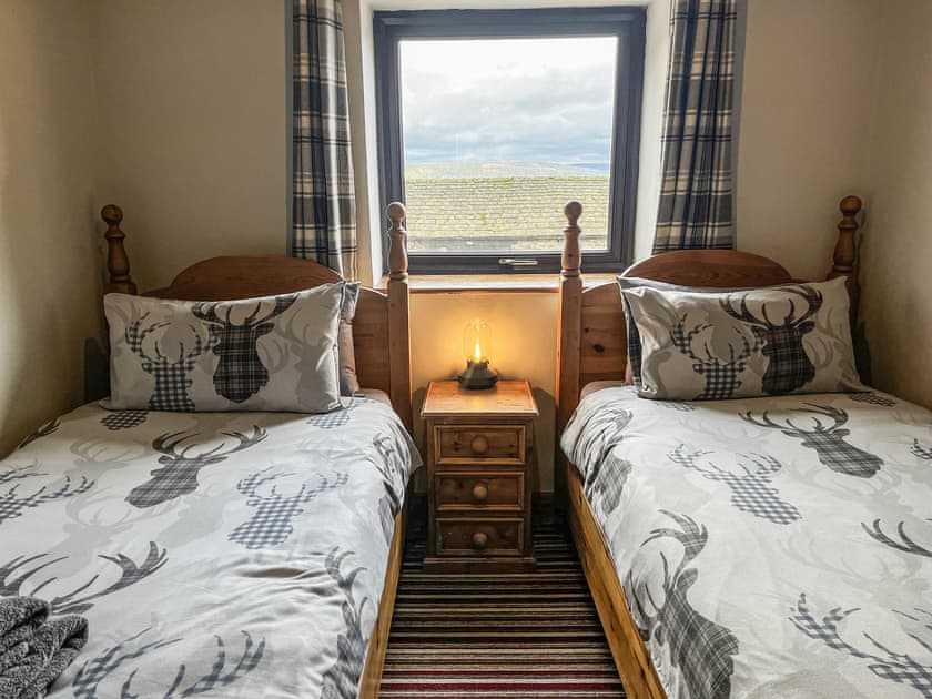 Twin bedroom | Tom Wragg Suite - Burton Manor Farm, Bakewell