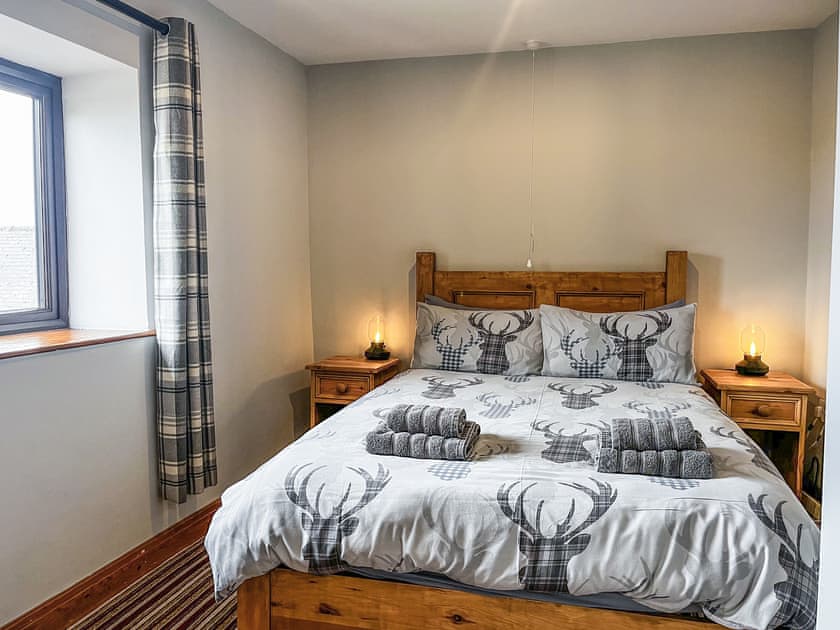 Master bedroom | Tom Wragg Suite - Burton Manor Farm, Bakewell