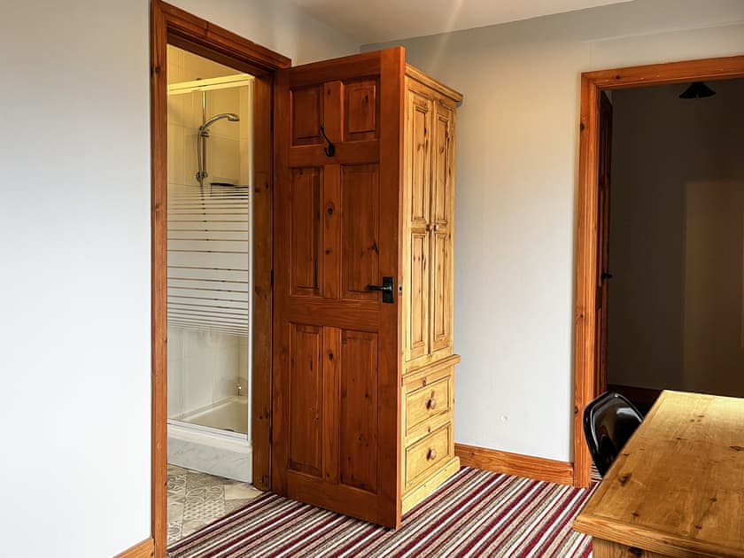 Master bedroom | Tom Wragg Suite - Burton Manor Farm, Bakewell