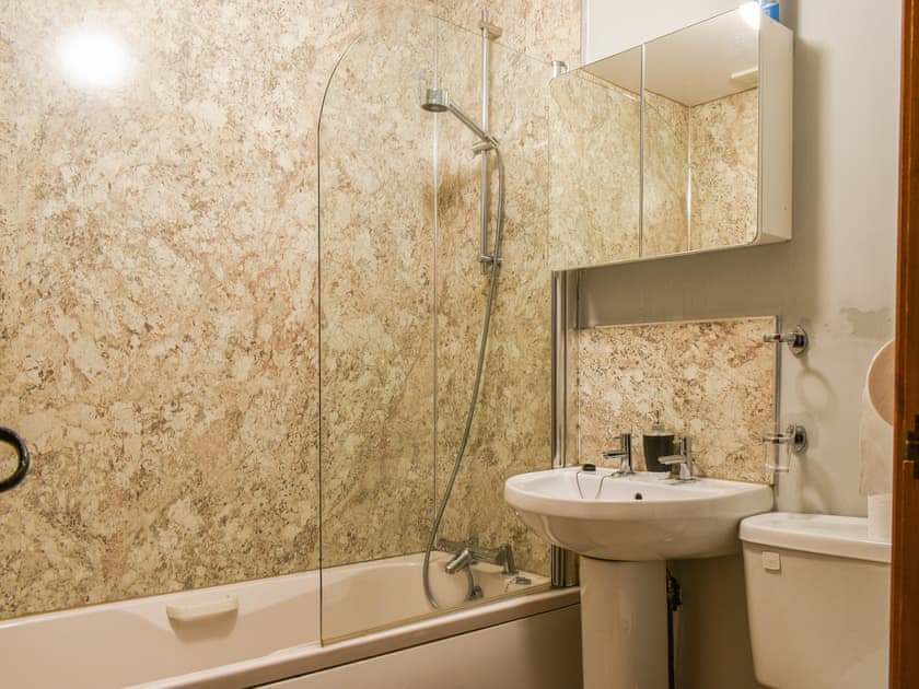 Bathroom | Tom Wragg Suite - Burton Manor Farm, Bakewell