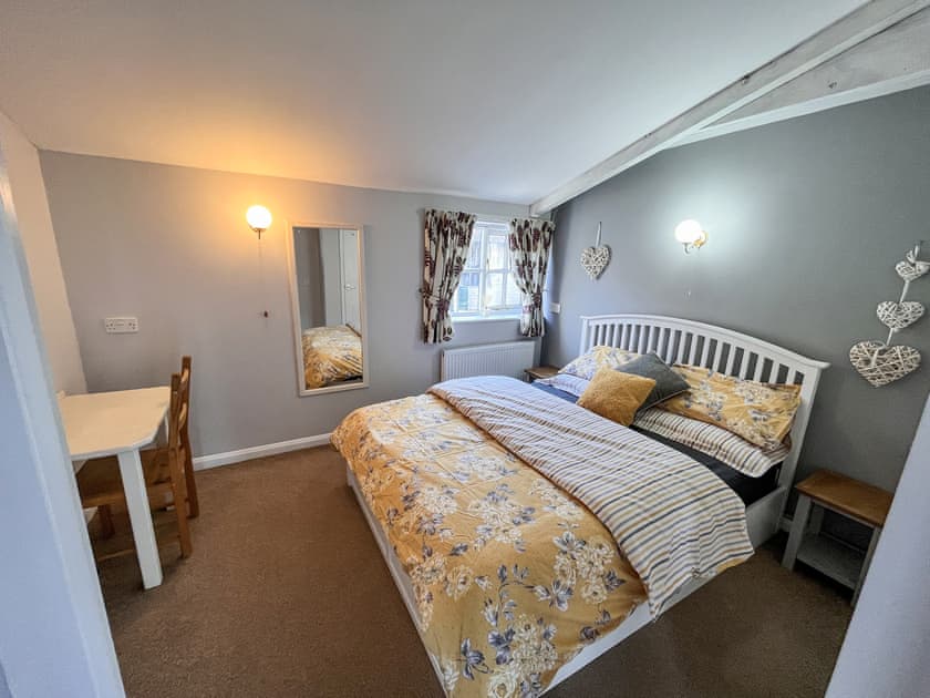 Double bedroom | Blueberry Cottage, Debenham, near Framlingham