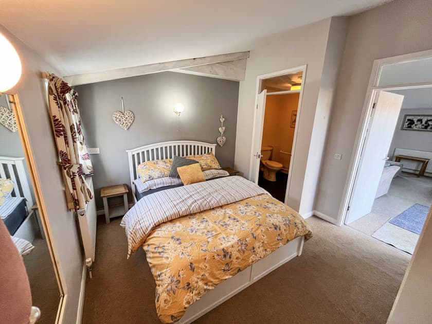 Double bedroom | Blueberry Cottage, Debenham, near Framlingham