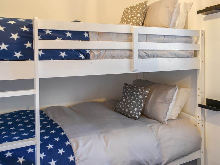 Bunk bedroom | Low Quay Cottage, Conwy