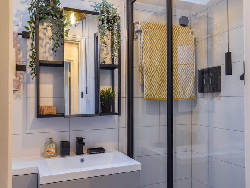 Shower room | Low Quay Cottage, Conwy