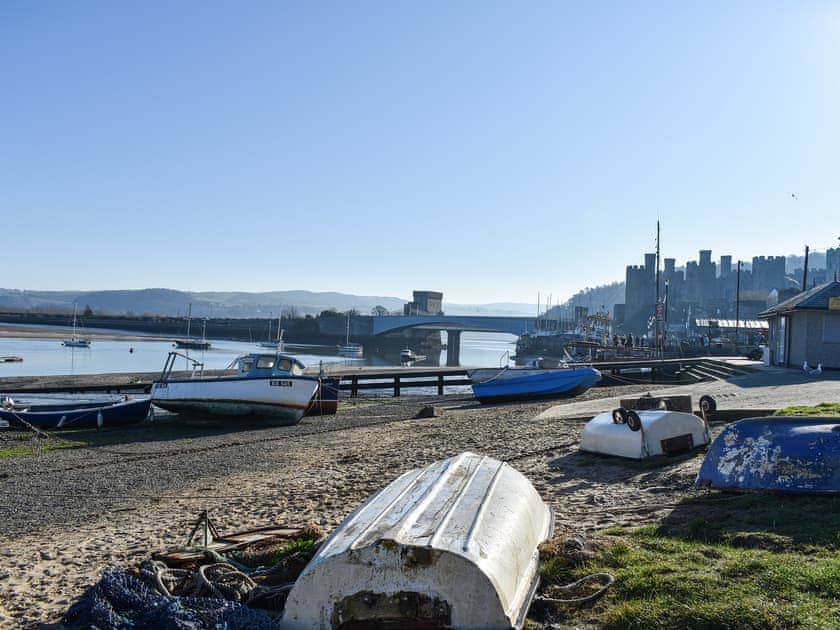 Surrounding area | Low Quay Cottage, Conwy