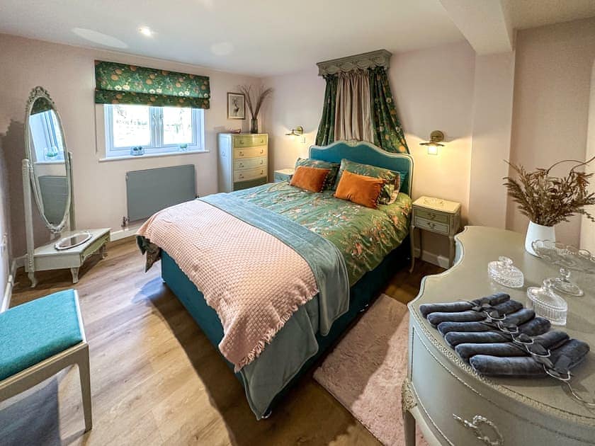 Kingsize bedroom  | TallTrees - Lawpit Lodges, Uplowman, near Tiverton