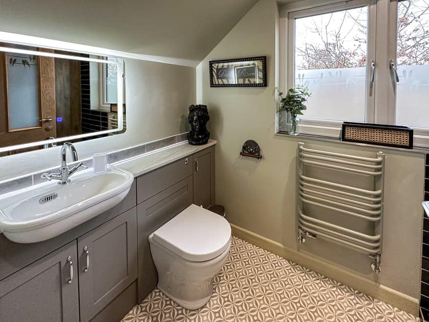 En-suite | TallTrees - Lawpit Lodges, Uplowman, near Tiverton