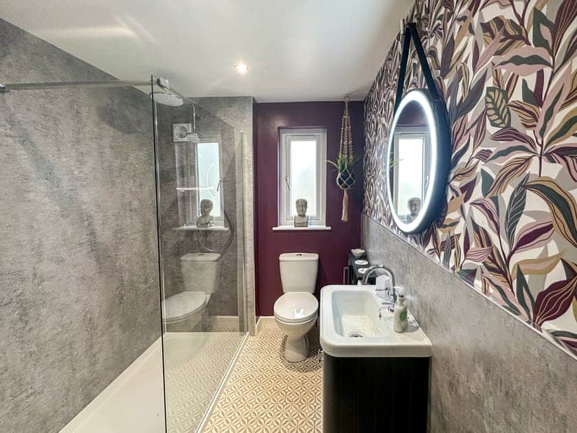 Shower room | TallTrees - Lawpit Lodges, Uplowman, near Tiverton