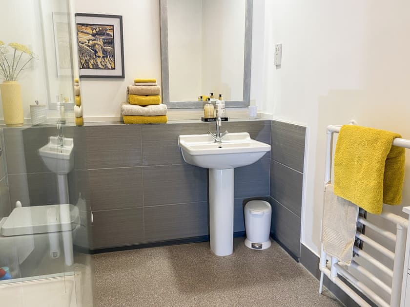 Shower room | Spinnakers, Falmouth