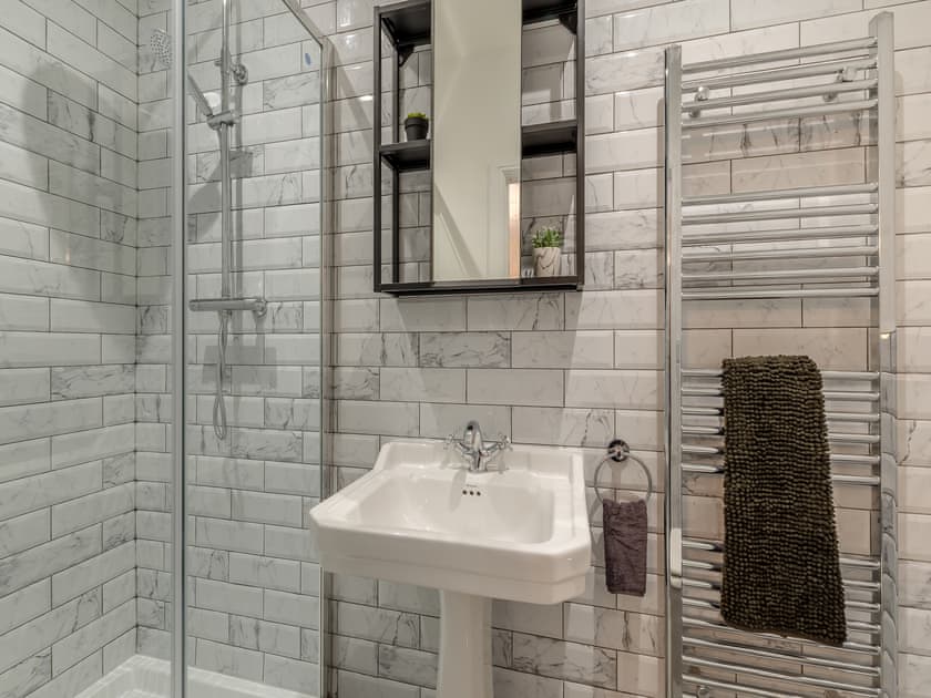 Bathroom | Grosvenor House, Alnwick