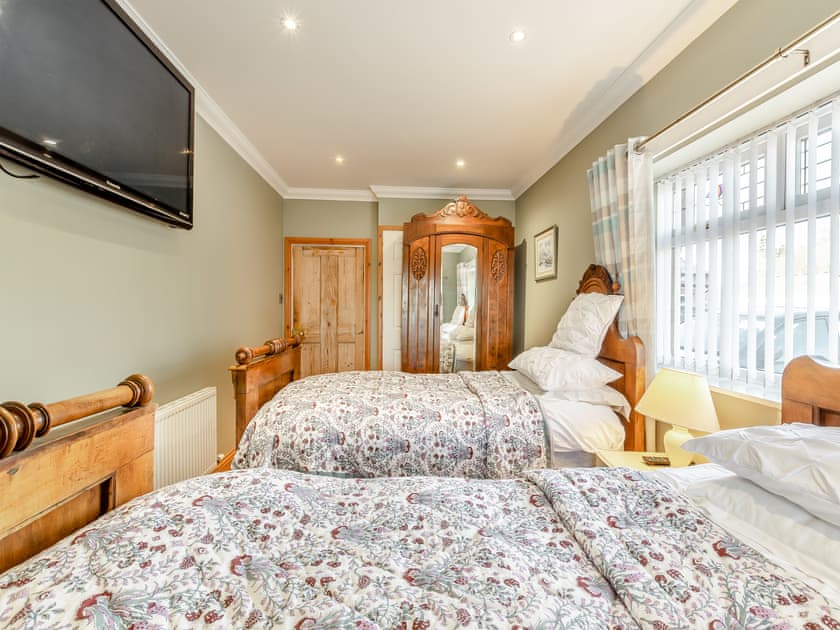 Twin bedroom | The Old Farmhouse, Ancroft, near Berwick-upon-Tweed