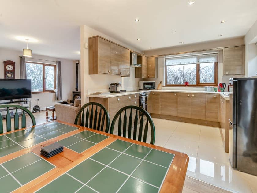 Dining Area | Wernddu Fechan Bungalow - Wernddu Properties, Neath