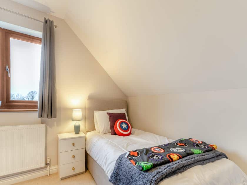 Twin bedroom | Wernddu Fechan Bungalow - Wernddu Properties, Neath