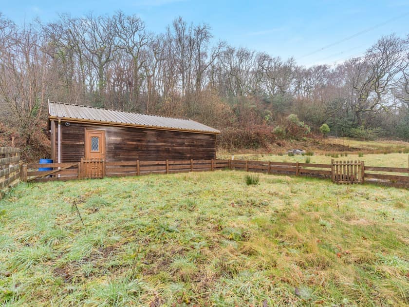 Garden and grounds | Wernddu Fechan Bungalow - Wernddu Properties, Neath