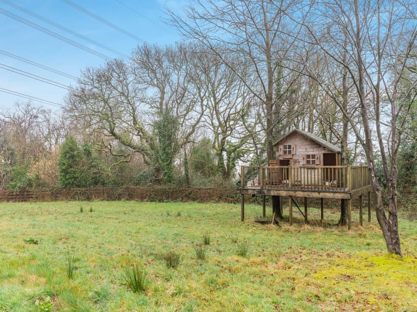 Garden and grounds | Wernddu Fechan Bungalow - Wernddu Properties, Neath