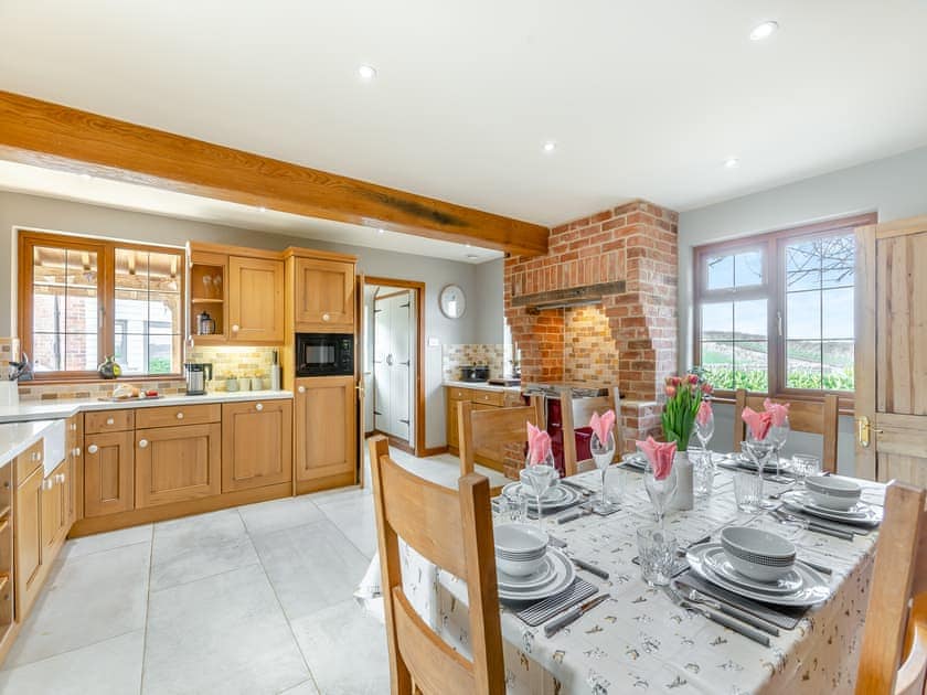 Kitchen/diner | The Farm House - Quarry Hill Farm, Shipton-Under-Wychwood