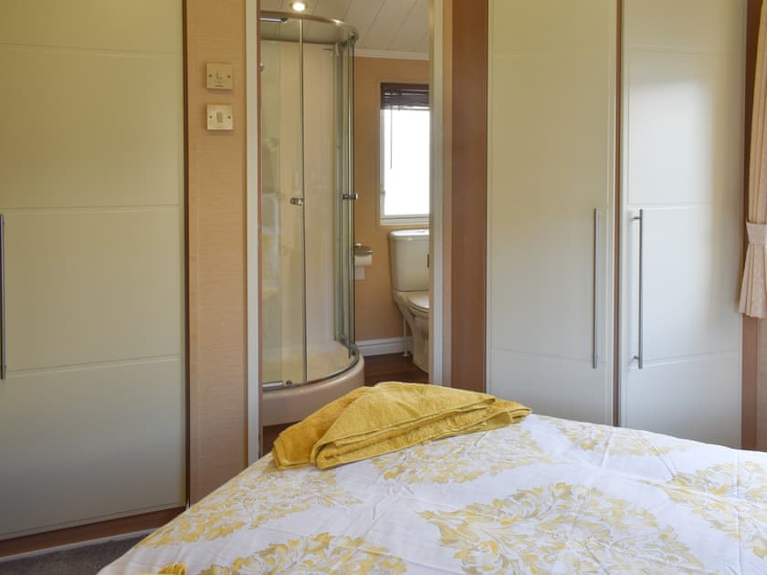En-suite | Sunset Lodge, Llanddulas