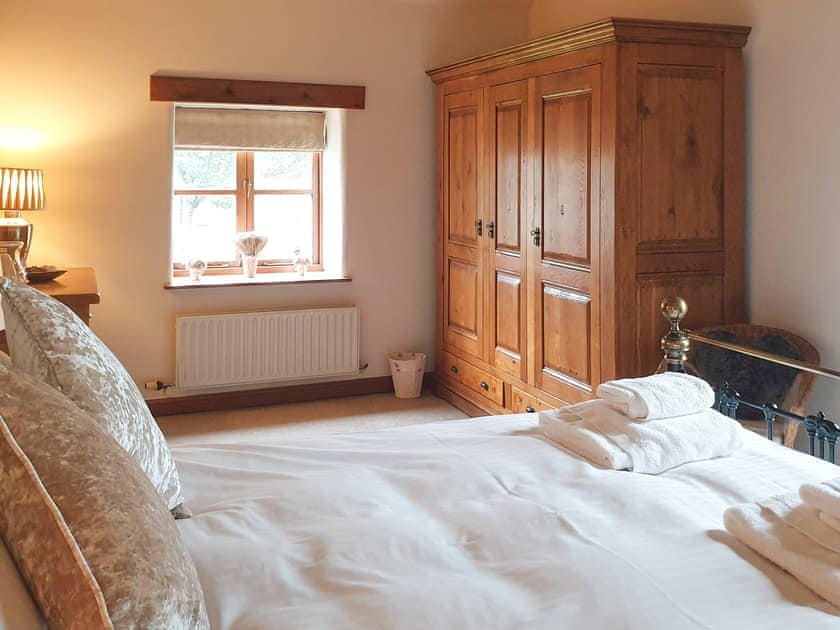 King size bedroom | Flatts Barn, Hebden, near Grassington