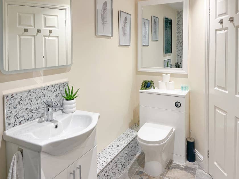 Shower room | Robin’s Nest, Edwinstowe, near Mansfield