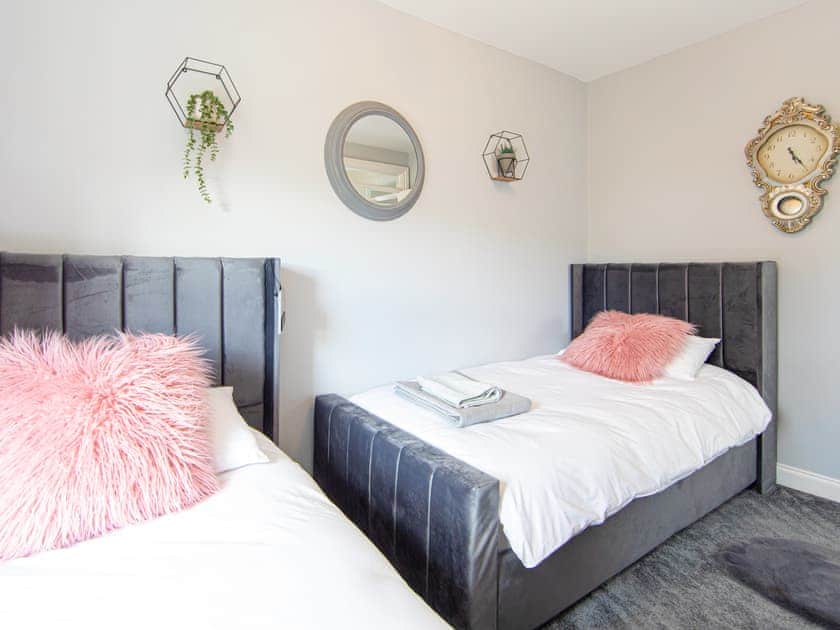 Twin bedroom | Craig Y Nos, Saundersfoot, near Tenby