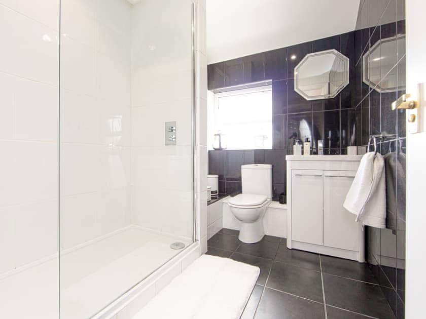 Bathroom | Craig Y Nos, Saundersfoot, near Tenby