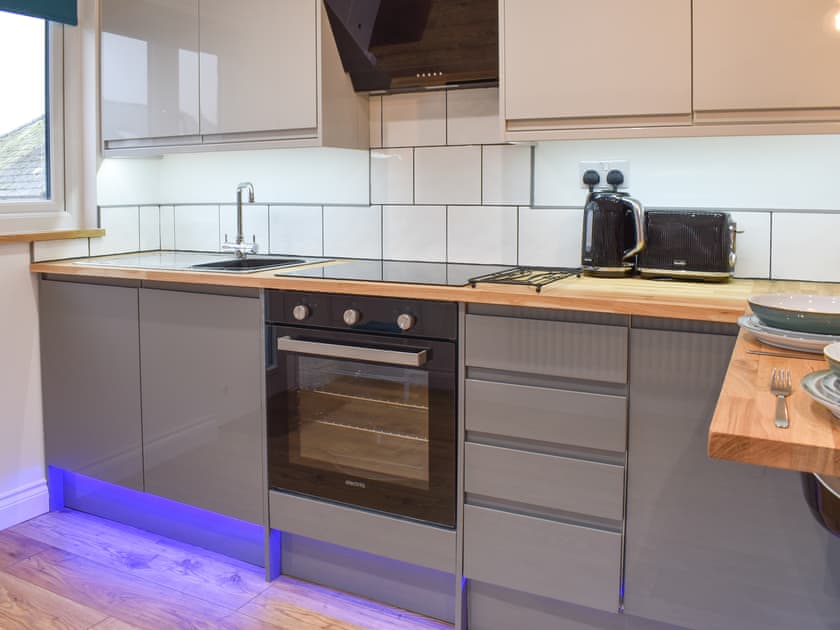 Kitchen area | Chyvelyn, Perranporth