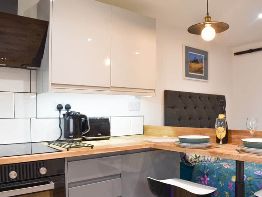 Kitchen area | Chyvelyn, Perranporth