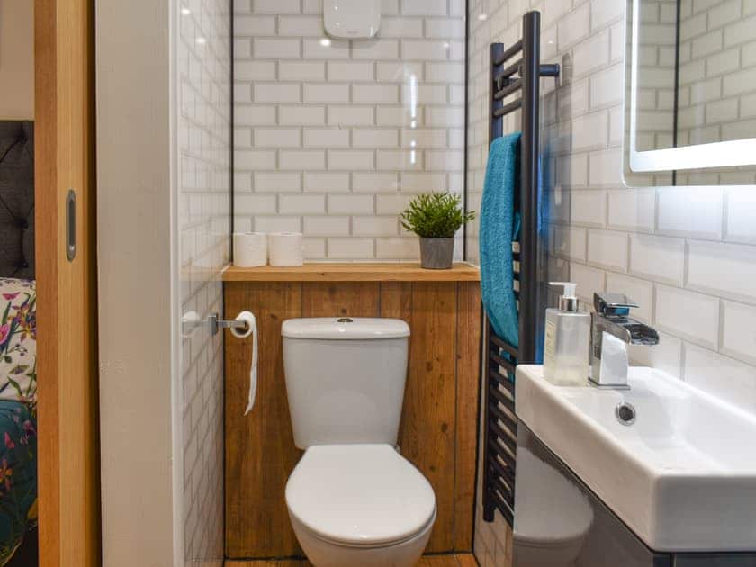 Shower room | Chyvelyn, Perranporth